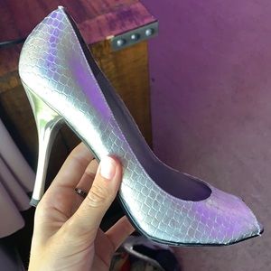 silver scaly heels